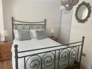 Småhus | 1 soverom, strykejern/-brett, wi-fi (inkludert) og sengetøy