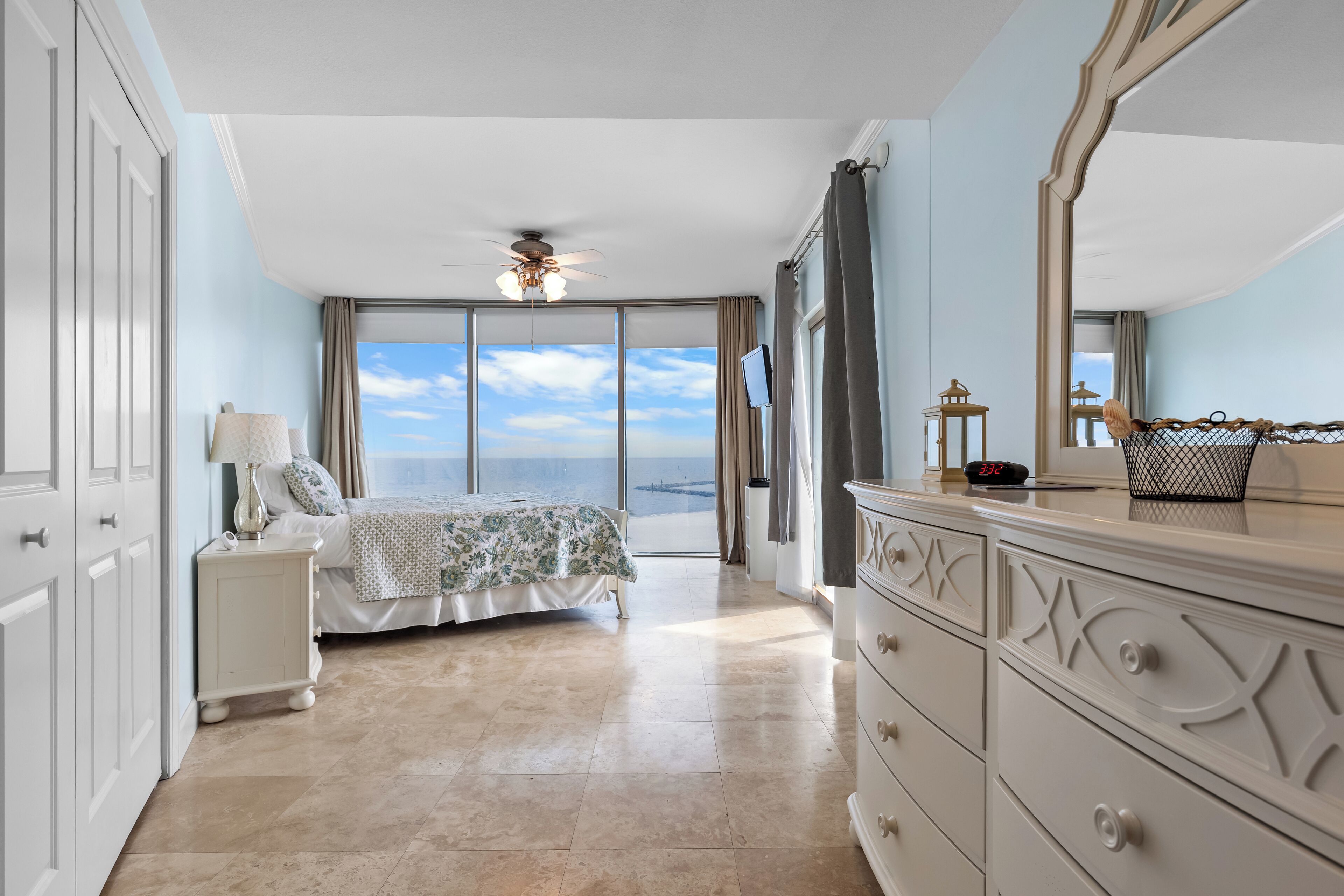 2 slaapkamers, een strijkplank/strijkijzer, wifi, beddengoed