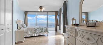 Sunset Spectacular! Beach getaway steps from the sand! Snowbirds haven! 