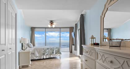 Sunset Spectacular! Beach getaway steps from the sand! Snowbirds haven!