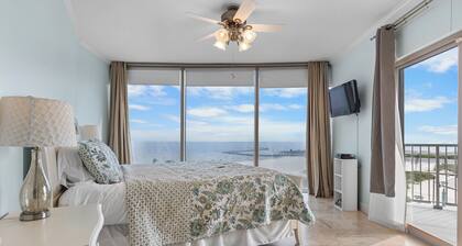 Sunset Spectacular! Beach getaway steps from the sand! Snowbirds haven!