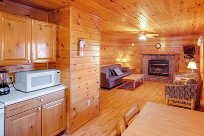 Stunning Lake Front 2-Bedroom Cabin on Dale Hollow Lake Awaits Your Retreat #5!