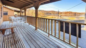 Outdoor dining - Delightful Lakeside 2-Bedroom Cabin on Beautiful Dale Hollow Lake #7! (Byrdstown)