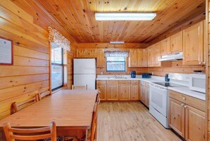 Fridge, microwave, oven, stovetop - 2 Bedroom cabin with lake access to Dale Hollow Lake! (Byrdstown)