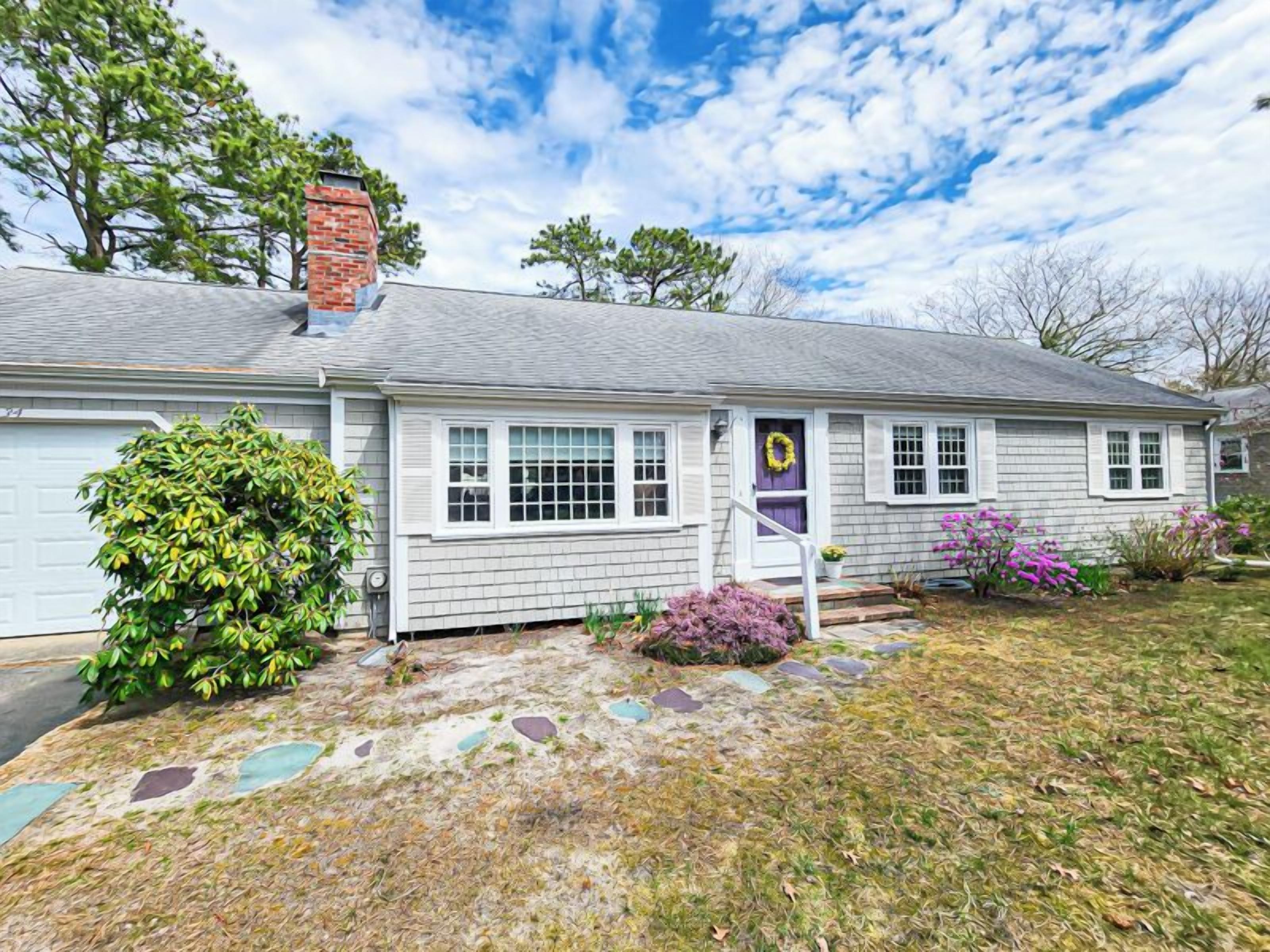 Adorable Yarmouth Cottage