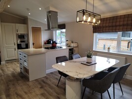 Cabin | Private kitchen | Fridge, microwave, oven, stovetop