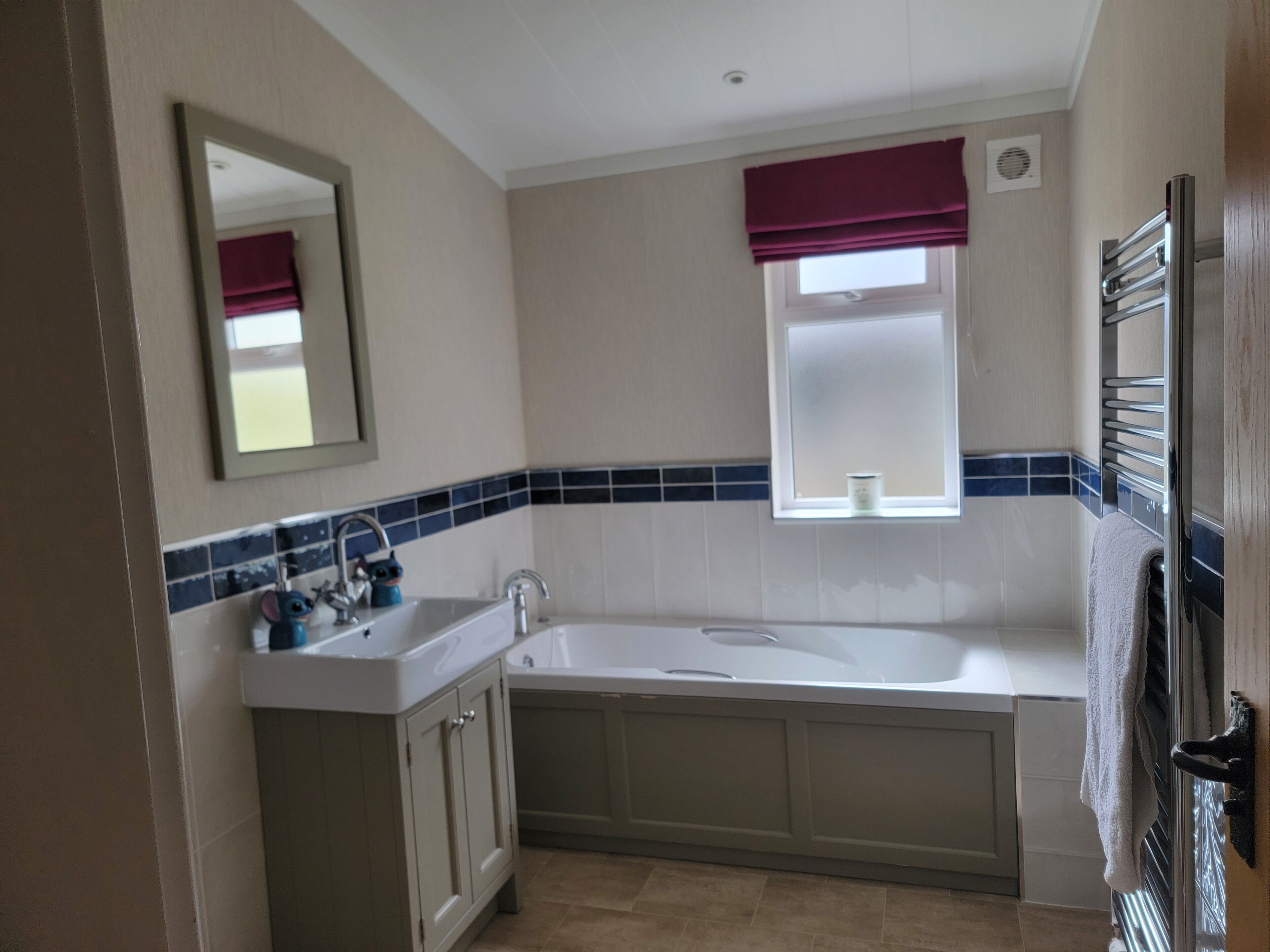 Kabin | Kamar mandi | Kombinasi shower/bathtub, bathtub besar, pengering rambut, dan handuk