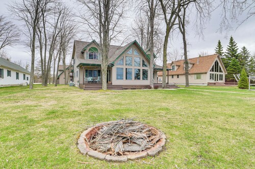 Family-Friendly Houghton Lake House: Steps to Lake