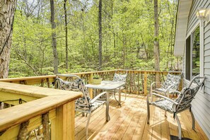 Property grounds - Inviting Des Arc Cabin w/ Fire Pit + Deck! (Des Arc)