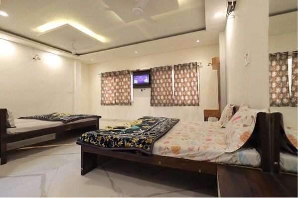 1 bedroom, WiFi, bed sheets