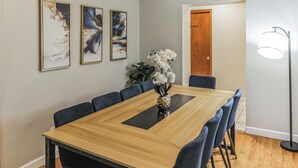 Dining - Luxury 6-Bedroom House in Saint Louis (St. Louis)