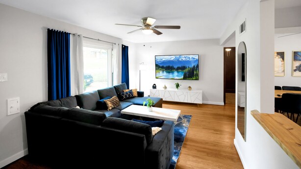 Living area - Luxury 6-Bedroom House in Saint Louis (St. Louis)