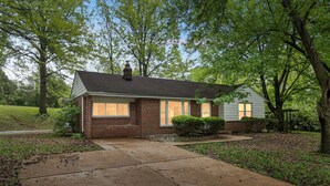 Exterior - Luxury 6-Bedroom House in Saint Louis (St. Louis)