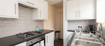 Spacious Darlington 3BR Home near City Centre with Garden and Parking - sleeps 6