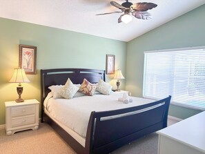 4 habitaciones, tabla de planchar con plancha, wifi y ropa de cama 
