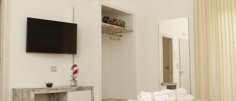 Luksus-firemannsrom | Minibar, skrivebord, strykejern/-brett og wi-fi (inkludert)