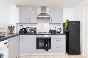 Private kitchen - Nuneaton Retreat - City Centre - Parking - Nuneaton Station (Nuneaton)