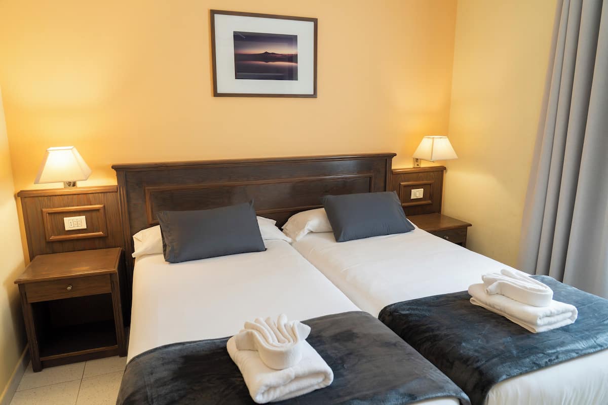 1 chambre, fer et planche Ă repasser, Wi-Fi gratuit, draps fournis