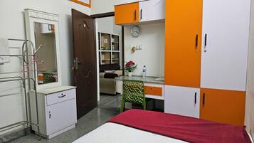 3 bedrooms, iron/ironing board, free WiFi, bed sheets