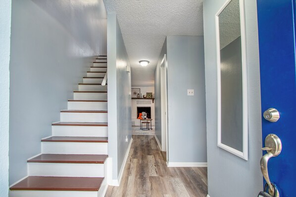 Interior - Serene 2 Bdr Townhome in the Heart of Longview (Longview)