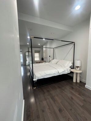 3 habitaciones, tabla de planchar con plancha, wifi y ropa de cama 