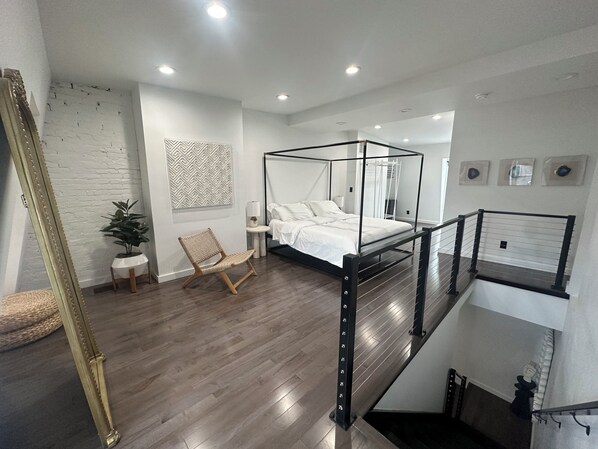 3 habitaciones, tabla de planchar con plancha, wifi y ropa de cama 