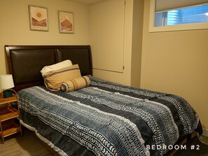 2 habitaciones, tabla de planchar con plancha, wifi y ropa de cama 