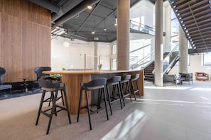 Lobby - Marina Square Suites (Bremerton)