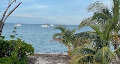 Escape to Paradise: 1-Bedroom 1 bath 2 Boat Docks with Sunrise and sunset Views!