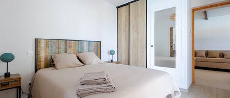 4 bedrooms, iron/ironing board, free WiFi, bed sheets