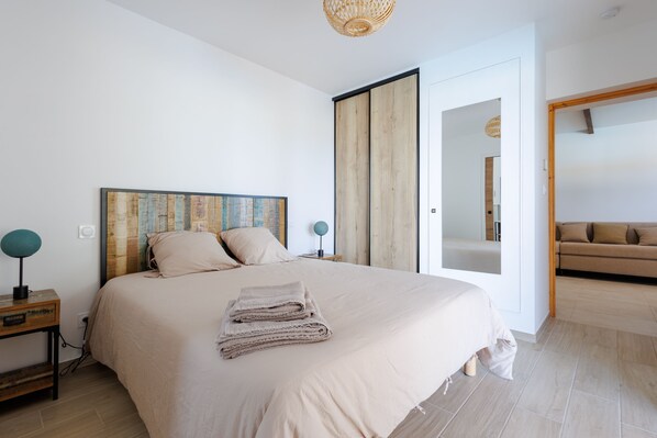 4 bedrooms, iron/ironing board, free WiFi, bed sheets