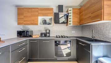 Refrigerador, microondas, horno y lavavajillas