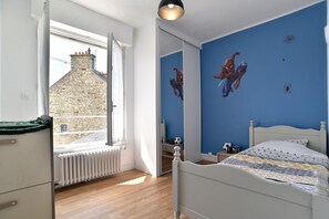 4 habitaciones, tabla de planchar con plancha y wifi gratis 