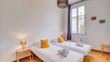 2 slaapkamers, een strijkplank/strijkijzer, gratis wifi, beddengoed