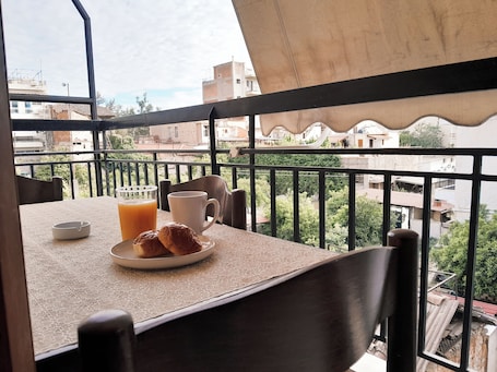 Outdoor dining. Sparta Townhouse- Apartment 3: Leonidas