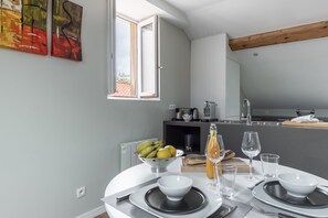 Fridge, microwave, oven, dishwasher - Le Jarente - Appt pour 2 centre de Lyon (Lyon)