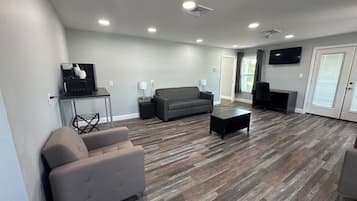 Standard Suite | 1 bedroom, desk, free WiFi, bed sheets