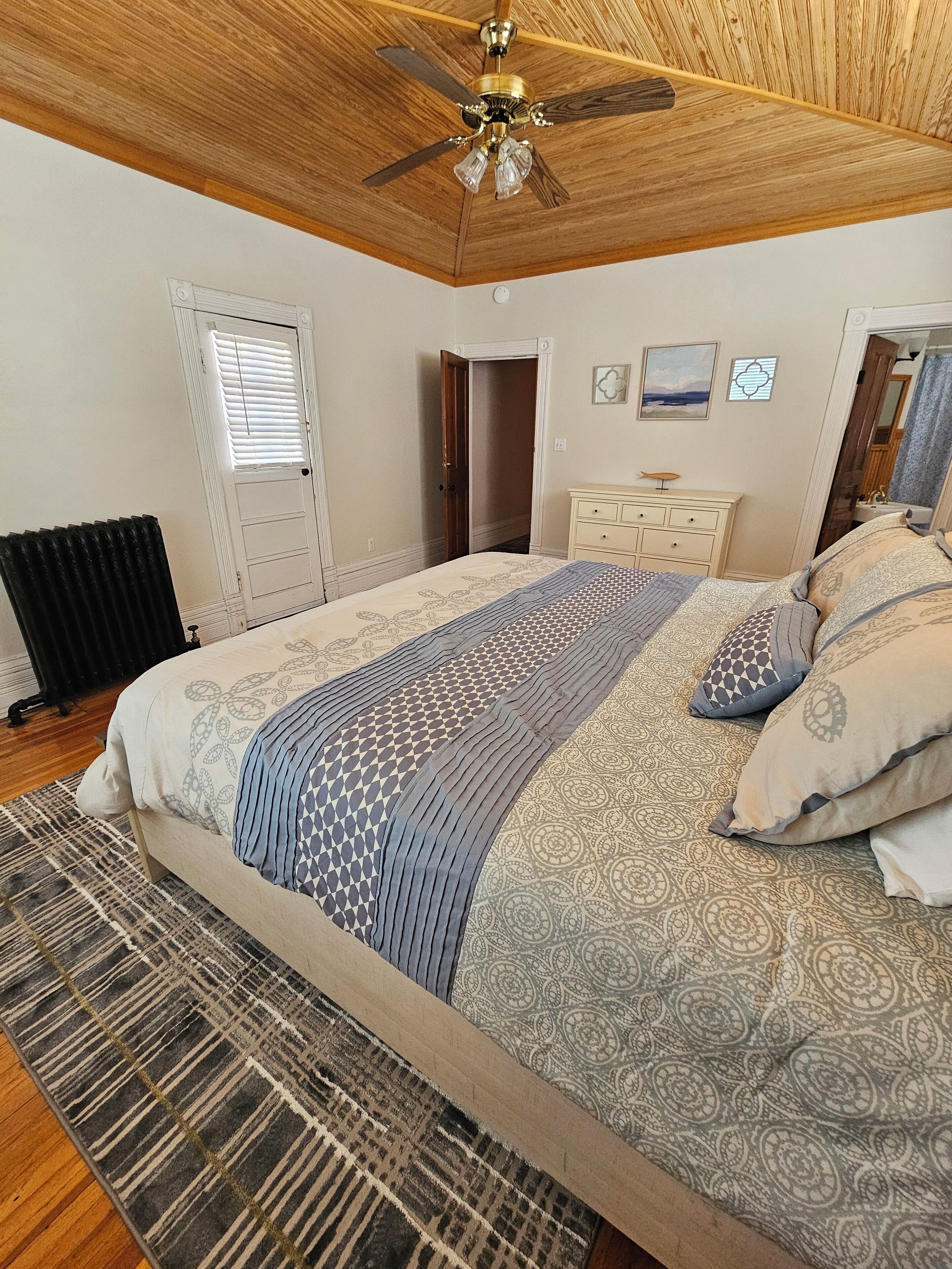 5 chambres, bureau, Wi-Fi gratuit, draps fournis