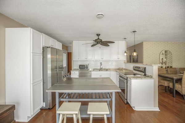 Frigorífic, microones, forn i placa de cuina