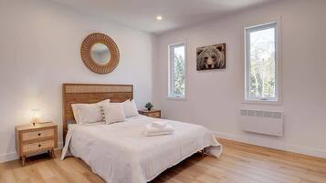 3 bedrooms, iron/ironing board, travel crib, WiFi