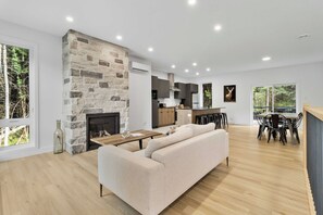 Unclassified image, 3 of 31, button