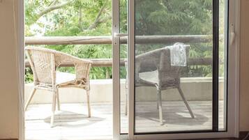 6 bedrooms, iron/ironing board, WiFi, bed sheets