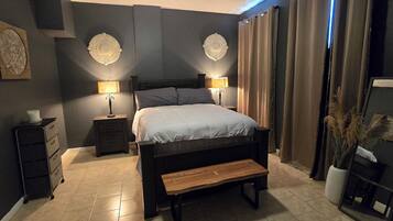 1 bedroom, desk, iron/ironing board, WiFi