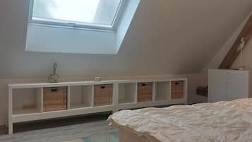 2 bedrooms, WiFi, bed sheets