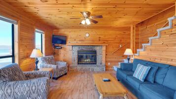 TV, fireplace