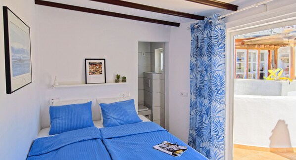 2 bedrooms, in-room safe, iron/ironing board, free WiFi