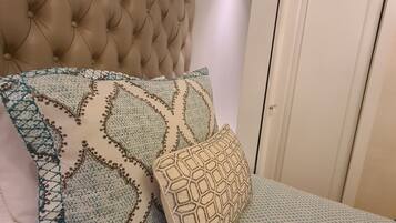 1 habitación, tabla de planchar con plancha, wifi gratis y ropa de cama