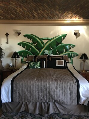 3 bedrooms, desk, travel crib, free WiFi