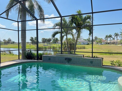 Golf, Swimming, Sunshine and so close to Downtown Punta Gorda!  