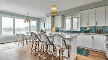 冰箱、微波炉、烤箱、炉灶